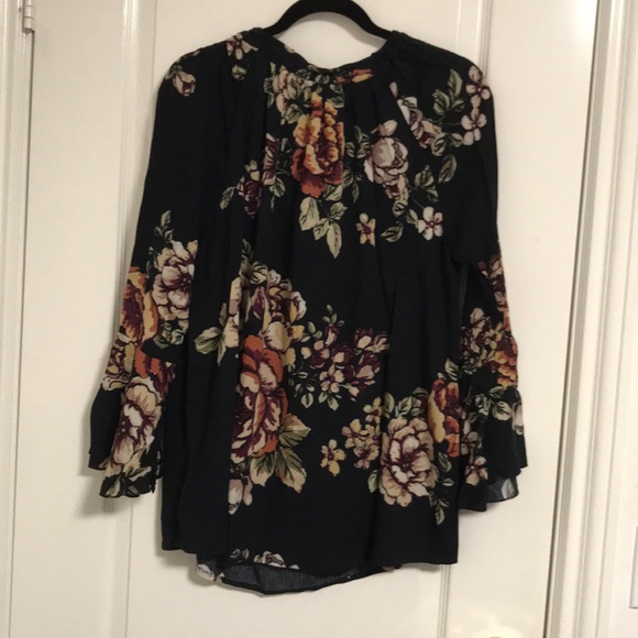 Miss Me black and floral swing top - Picture 2 of 3